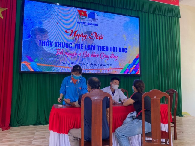 Huyện đoàn - Hội LHTN Việt Nam huyện tổ chức Ngày hội Thầy thuốc trẻ làm theo lời Bác - Tình nguyện vì sức khoẻ cộng đồng