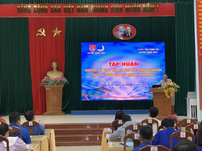 Ban Thường vụ Huyện đoàn tập huấn chuyên đề: Học tập và làm theo tinh thần học tập suốt đời của Chủ tịch Hồ Chí Minh.