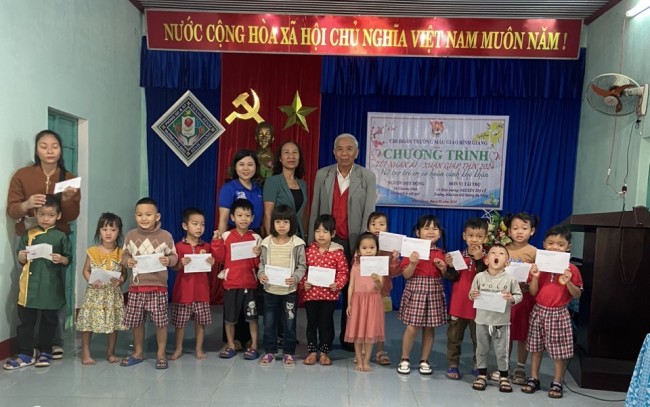 Bình Giang: Chi đoàn Mẫu giáo tổ chức chương trình “Xuân nhân ái” “Tết Giáp Thìn” năm 2024 hỗ trợ trẻ em có hoàn cảnh khó khăn.