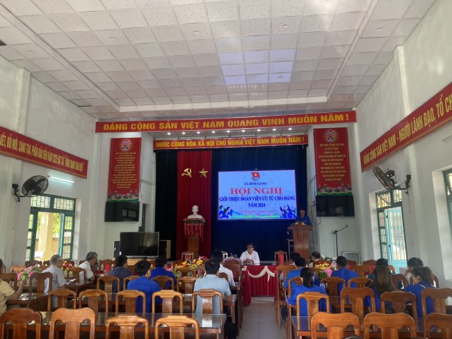 Bình Giang: Bồi dưỡng giới thiệu Đoàn viên ưu tú cho Đảng.
