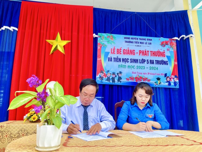 Bình Trung: Tiếp nhận bàn giao học sinh về sinh hoạt hè tại địa phương.