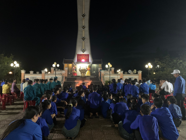 Bình Giang: Tổ chức thắp nến tri ân các anh hùng liệt sỹ nhân kỷ niệm 77 năm ngày Thương binh Liệt sĩ (27/7/1947 – 27/7/2024)