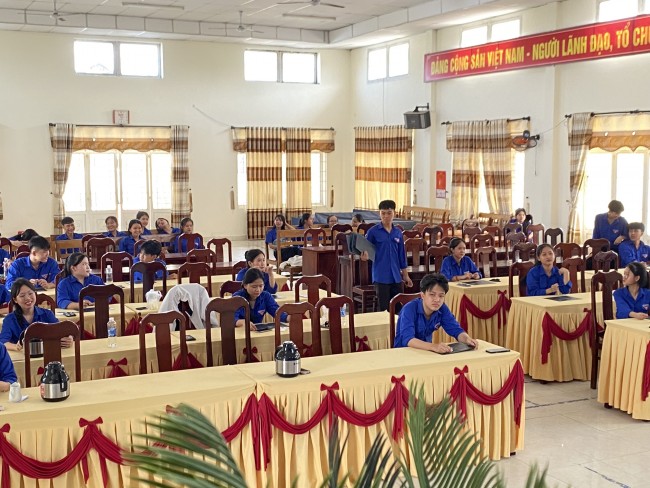 các bạn ĐVTN tham gia hội thi
