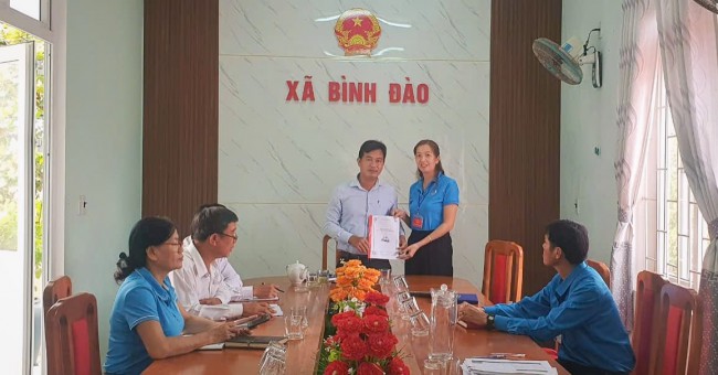 Tuổi trẻ Bình Đào giới thiệu đoàn viên ưu tú cho Đảng