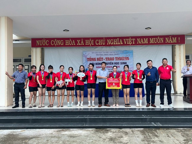 Đoàn trường THPT Thái Phiên tổ chức Tổng kết - trao thưởng Giải bóng chuyền học sinh năm học 2024 - 2025