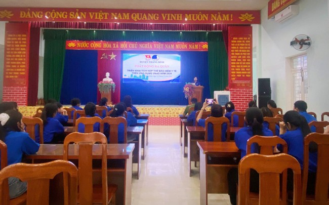 Tuổi trẻ Bình Đào tổ chức phát động tuyên truyền và hỗ trợ tích hợp BHYT trên ứng dụng Vnied