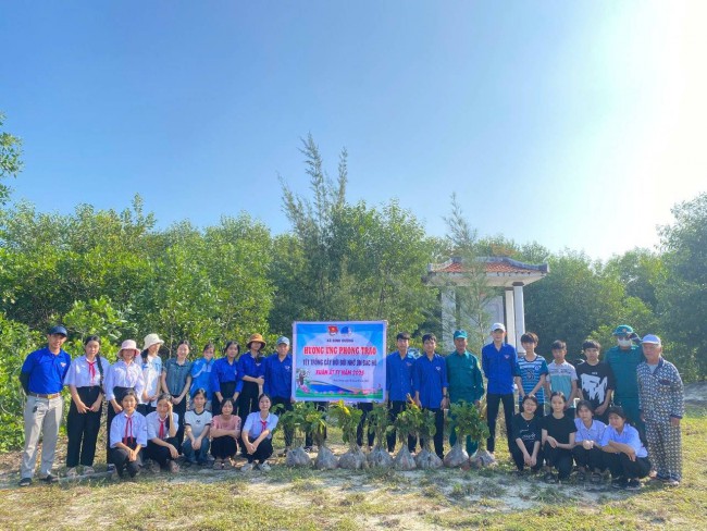 Hưởng ứng đợt phát động "Tết trồng cây đời đời nhớ ơn Bác Hồ"