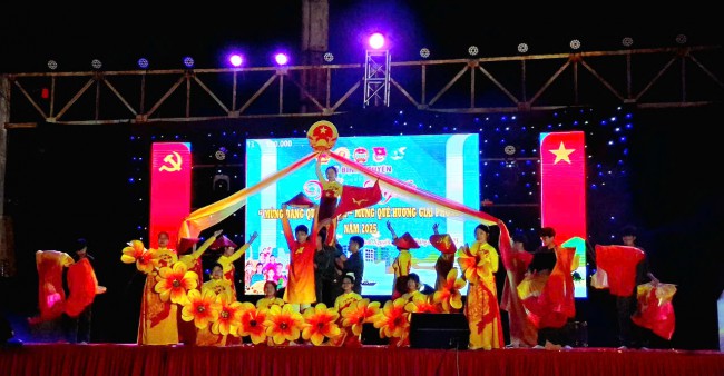 Đoàn xã Bình Nguyên phối hợp tổ chức đêm văn nghệ "Mừng Đảng Quang Vinh - Mừng Quê Hương Giải Phóng"