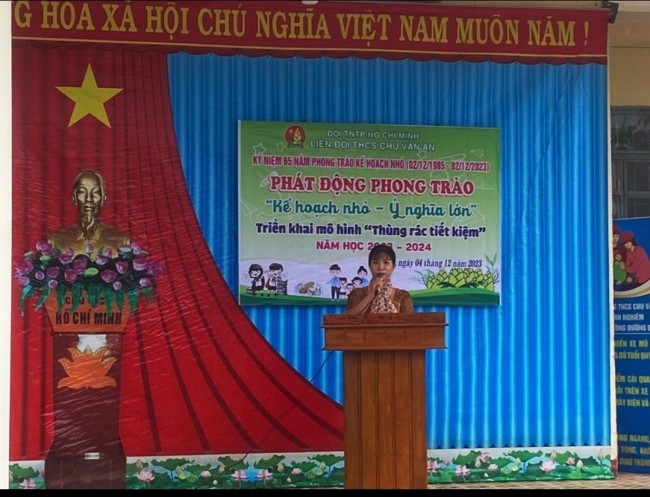 Cô TPT đội phát động phong trào