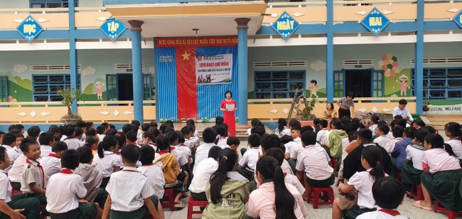Liên đội Nguyễn Thành sinh hoạt chuyên đề  Em là chiến  sĩ Điện Biên và phát thưởng chuộc thi sáng tạo thanh thiếu niên nhi đồng.