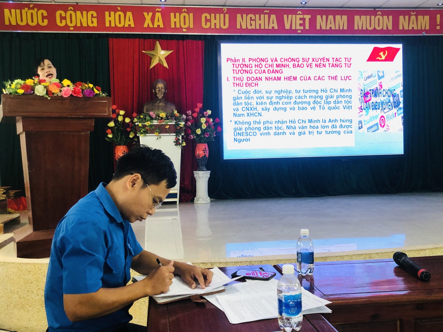 Báo cáo viên Huyện ủy triển khai chuyên đề 'Phòng và chống xuyên tạc tư tưởng Hồ Chí Minh'