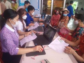 Đoàn xã Bình Tú hổ trợ tiêm vắc xin tại trạm tế xã