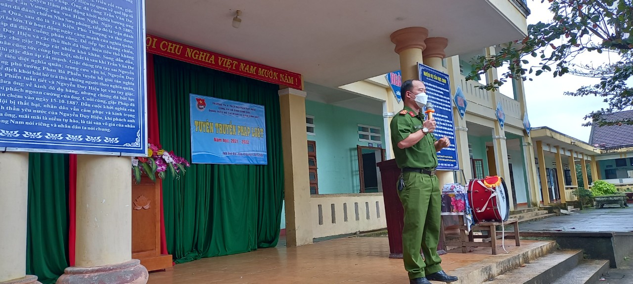 Liên đội TH&THCS Nguyễn Duy Hiệu phối hợp công an Huyện thăng Bình tổ chức tuyên tuyền Pháp luật,  an toàn giao thông cho học sinh
