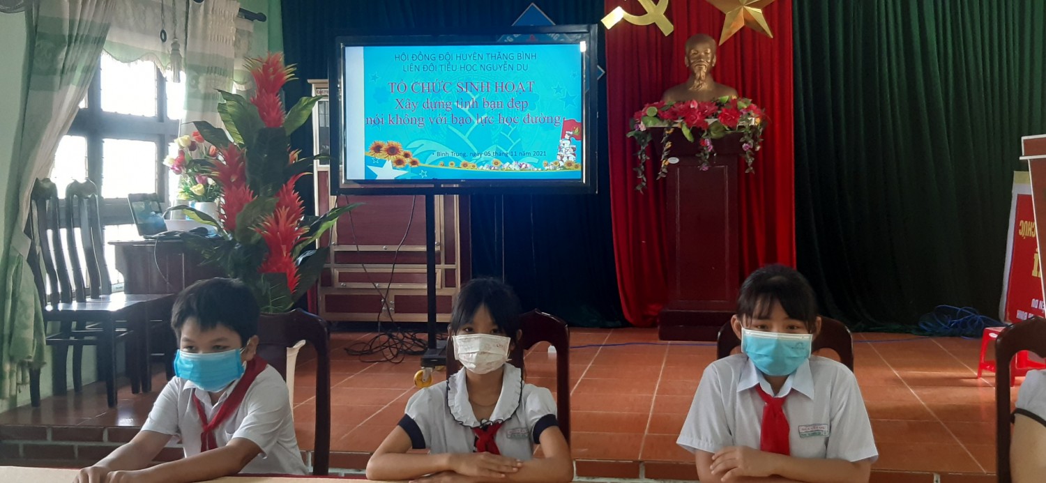 Liên đội Nguyễn Du tổ chức chuyên đề “ Xây dựng tình bạn đẹp nói không với bạo lực học đường”