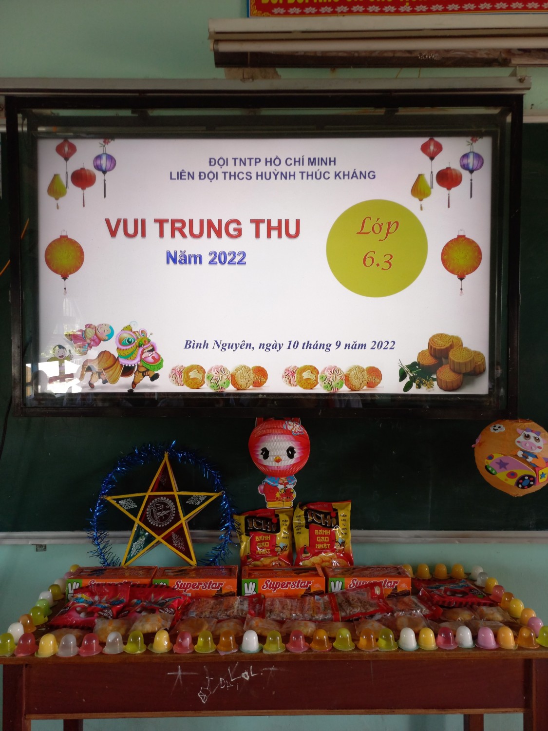 Liên đội Trường THCS Huỳnh Thúc Kháng tổ chức Vui Tết Trung Thu năm 2022