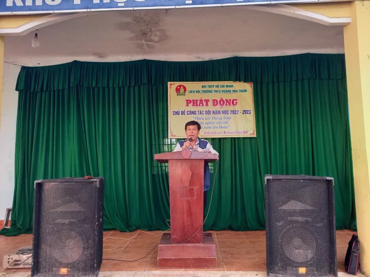 Thầy giáo Nguyễn Văn Phu - Đại diện Liên Đội phát động chủ đề năm học 2022 - 2023