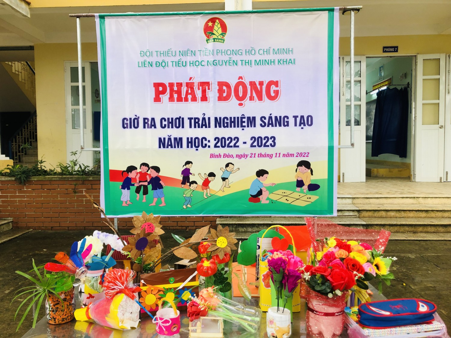 Liên đội Nguyễn Thị Minh Khai tiếp tục phát động "Giờ ra chơi trải nghiệm sáng tạo" .