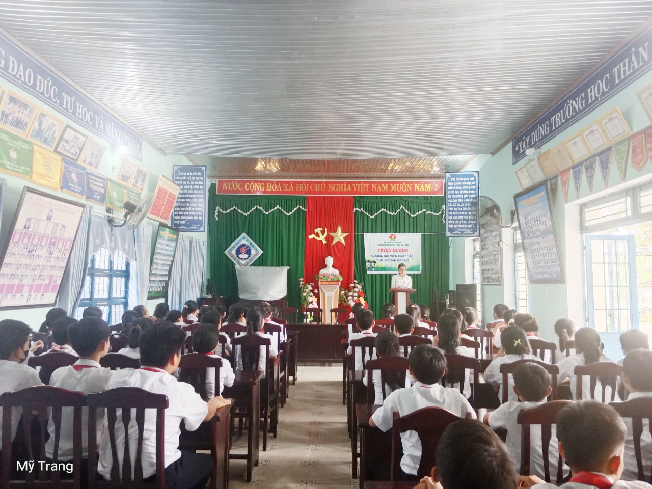 Liên đội Trường THCS Phan Bội Châu tổ chức Tuyên gương " Gương đội viên xuất sắc- Cháu ngoan Bác Hồ"