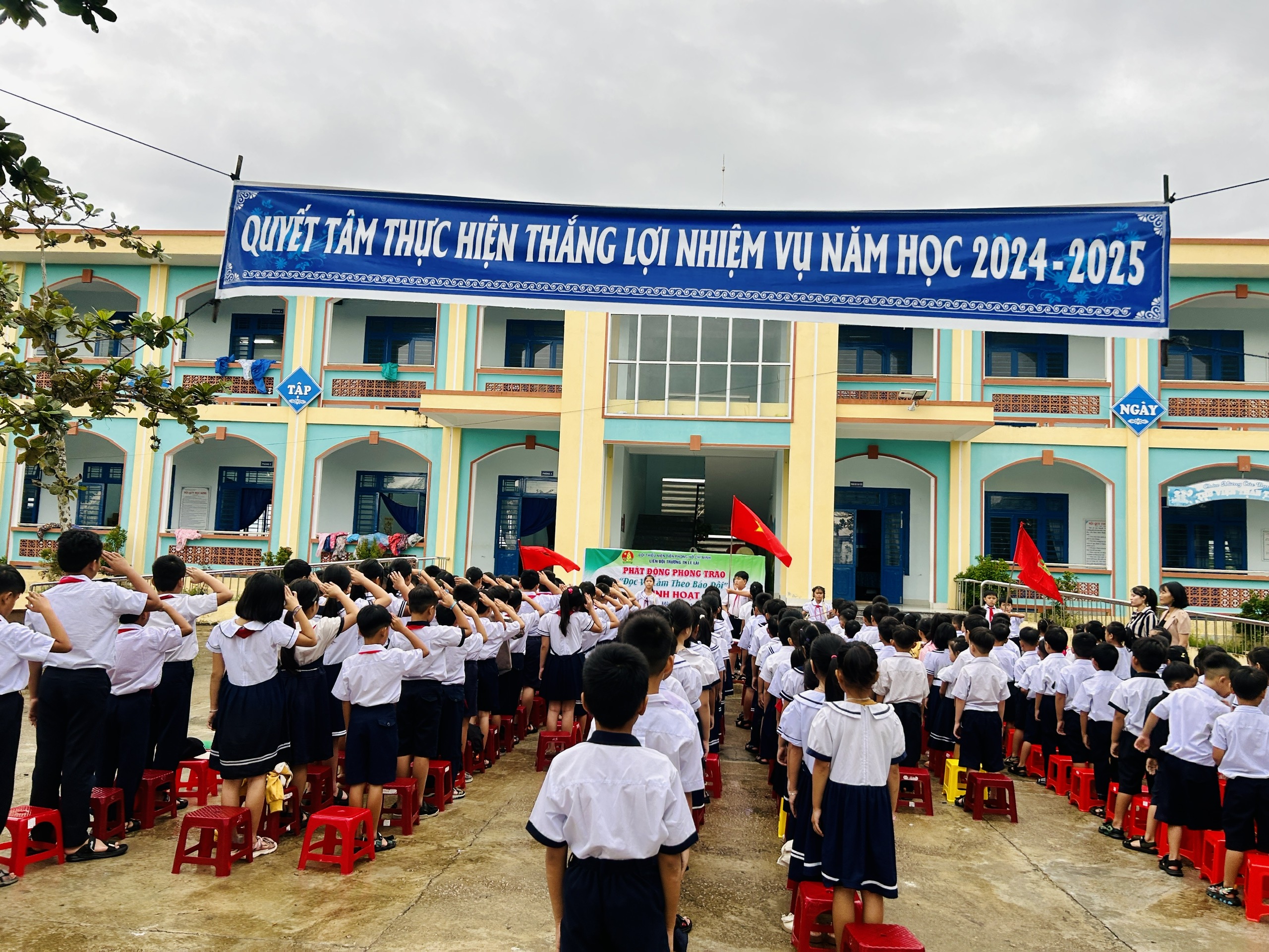 CHÀO CỜ BÁO ĐỘI