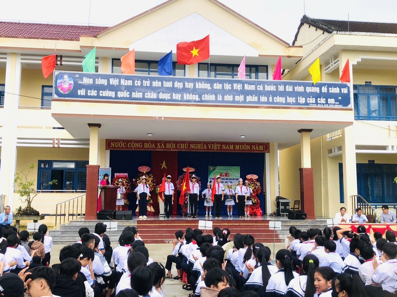 Liên Đội Trường THCS Ngô Quyền tổ chức lễ kỉ niệm 42 năm ngày nhà giáo Việt Nam (20/11/1982 - 20/11/2024)