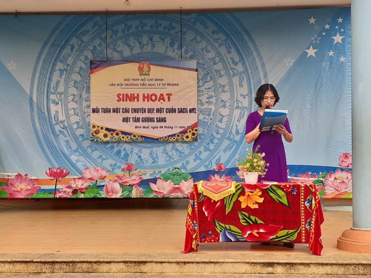 Liên đội Trường TH Lý Tự Trọng tổ chức sinh hoạt chủ điểm " Mỗi tuần một câu chuyện đẹp, một cuốn sách hay, một tấm gương sáng"