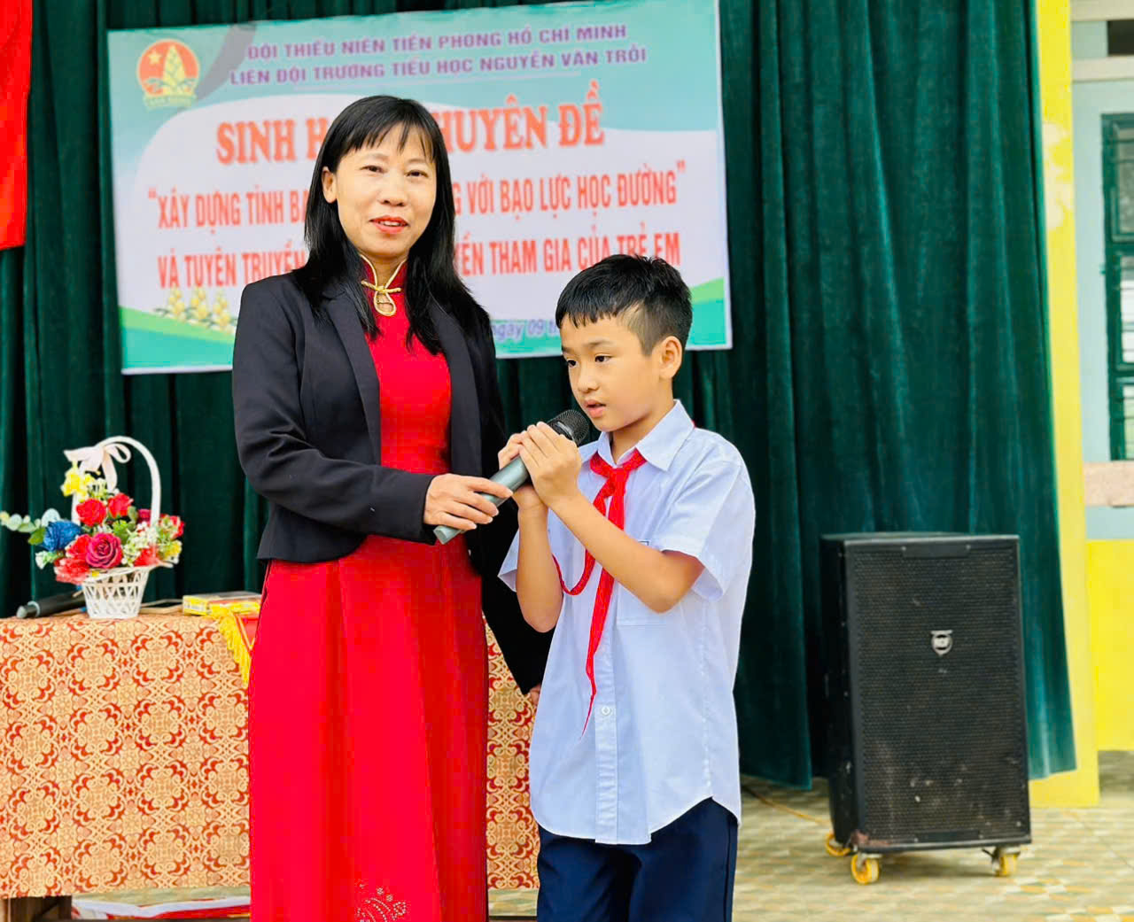 LĐ Trường tiểu học Nguyễn Văn Trỗi tổ chức sinh hoạt chuyên đề:"Xây dựng tình bạn đẹp,nói không với bạo lực học đường" và "tuyên truyền luật trẻ em"