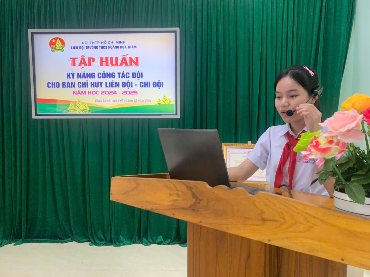 Em Huỳnh Thị Khánh Hà - Liên đội trưởng thông qua nội dung buổi tập huấn
