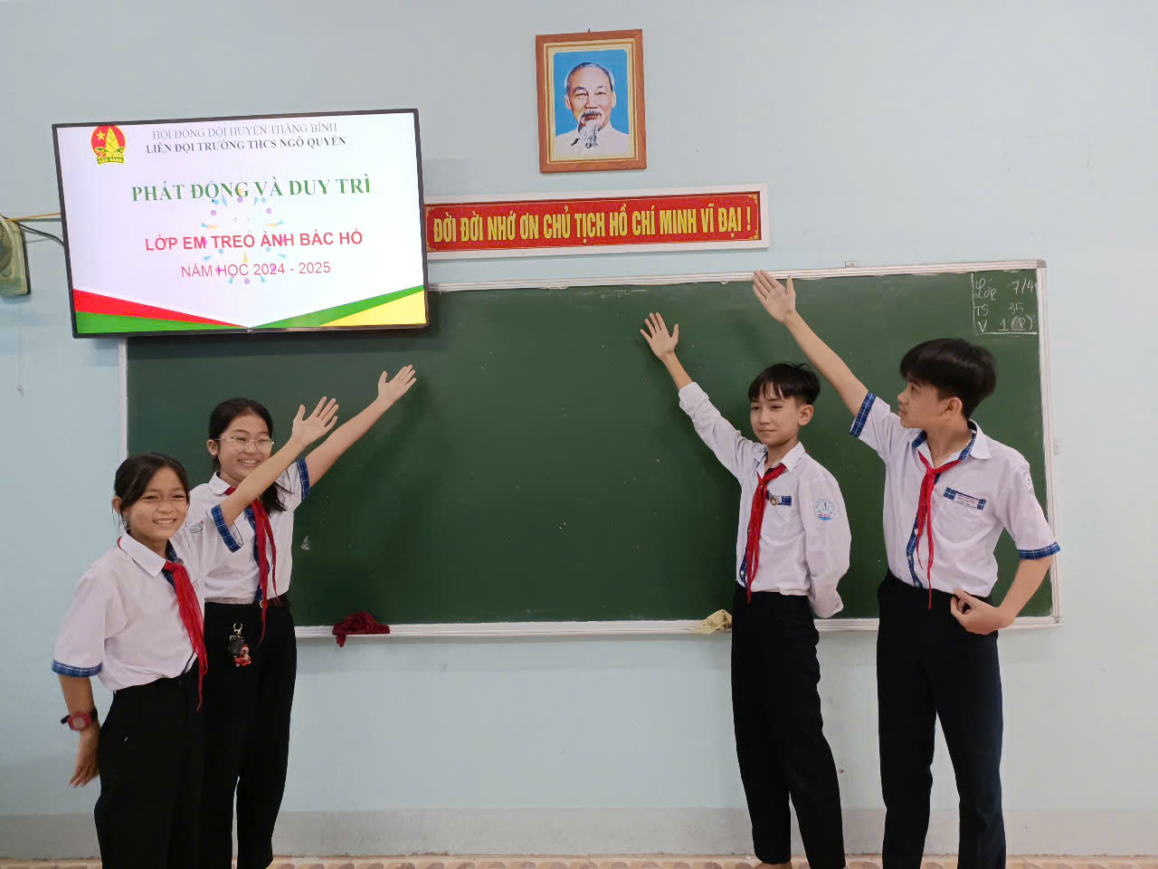 Liên đội trường THCS Ngô Quyền phát động phong trào “Lớp em treo ảnh Bác Hồ” năm học 2024-2025