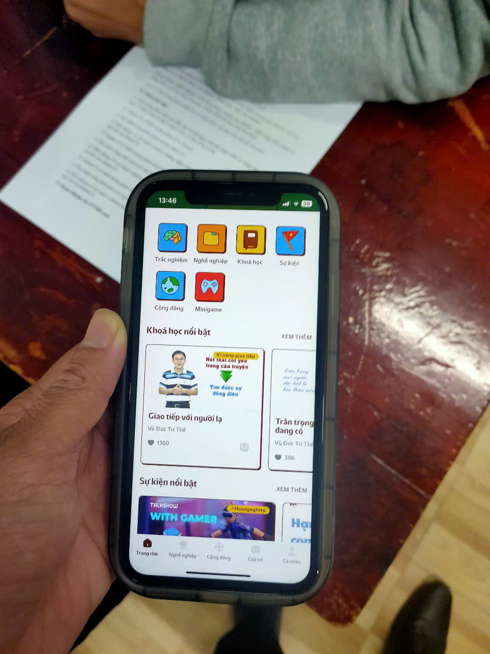 LIÊN ĐỘI TRƯỜNG THCS NGUYỄN HIỀN TỔ CHỨC TRIỂN KHAI CÀI ĐẶT VÀ SỬ DỤNG ỨNG DỤNG HƯỚNG NGHỆP NĂM HỌC 2024-2025