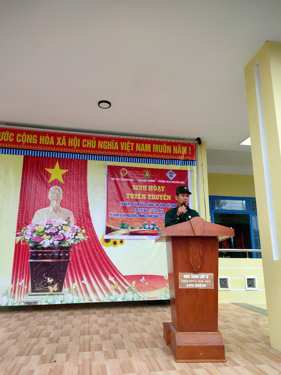 LIÊN ĐỘI TRƯỜNG THCS NGUYỄN HIỀN PHỐI HỢP VỚI HỘI CỰU CHIẾN BINH XÃ BÌNH ĐÀO TỔ CHỨC NGOẠI KHÓA TUYÊN TRUYỀN KỶ NIỆM "80 NĂM NGÀY THÀNH LẬP QUÂN ĐỘI NHÂN DÂN VIỆT NAM VÀ 35 NĂM NGÀY HỘI QUỐC PHÒNG TOÀN DÂN" NĂM HỌC 2024-2025