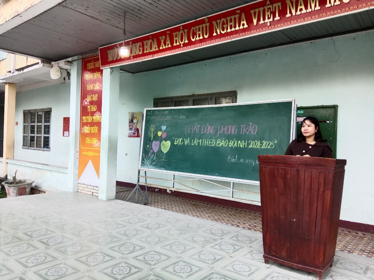 Liên đội trường THCS Phan Châu Trinh tổ chức phát động phong trào: " Đọc và làm theo báo Đội"