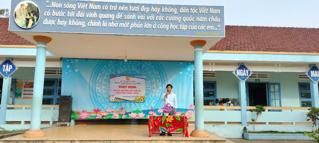 Liên đội TH Lý Tự Trọng tổ chức tuyên truyền luật trẻ em