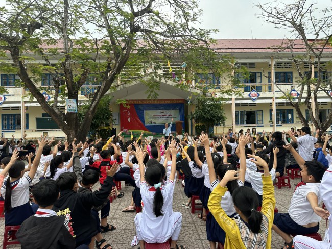 Liên đội trường TH Trần Quốc Toản tổ chức sinh hoạt chuyên đề " Xây dựng tình bạn đẹp, nói không với bạo lực học đường"