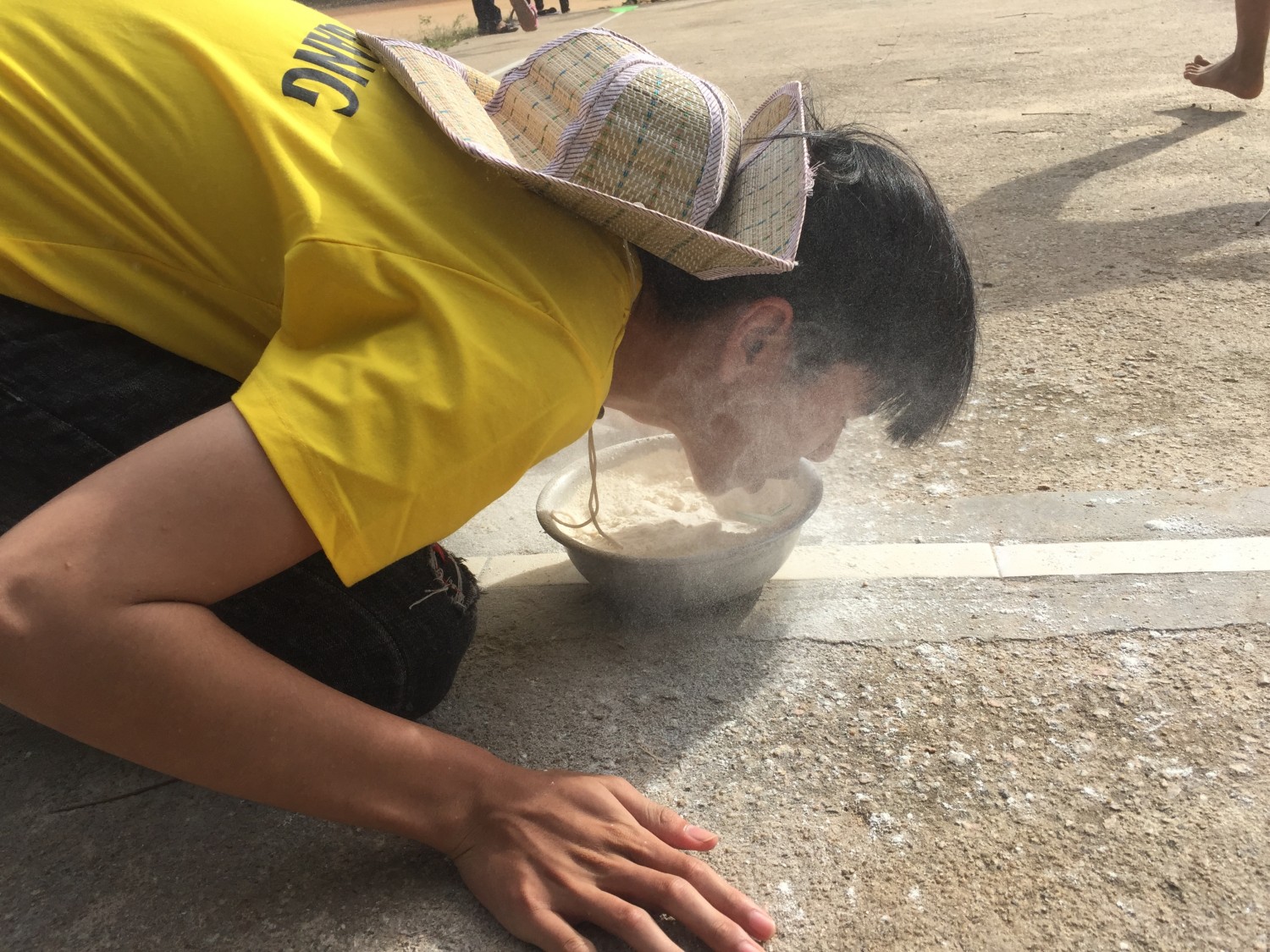 thi sinh thoi bot 1