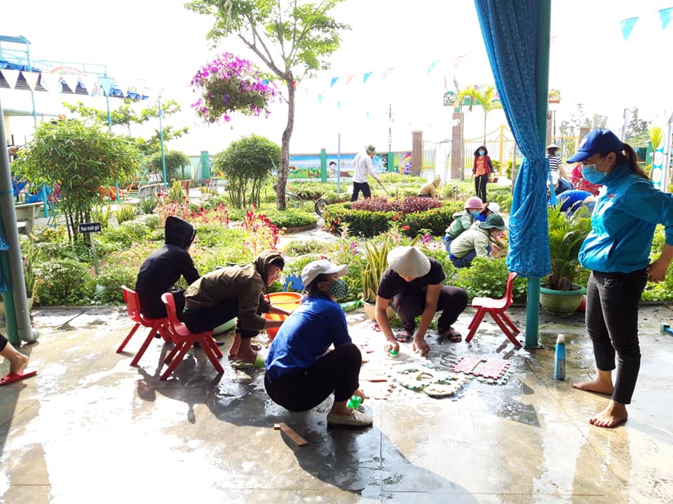Dọn vệ sinh tại trường mẫu giáo