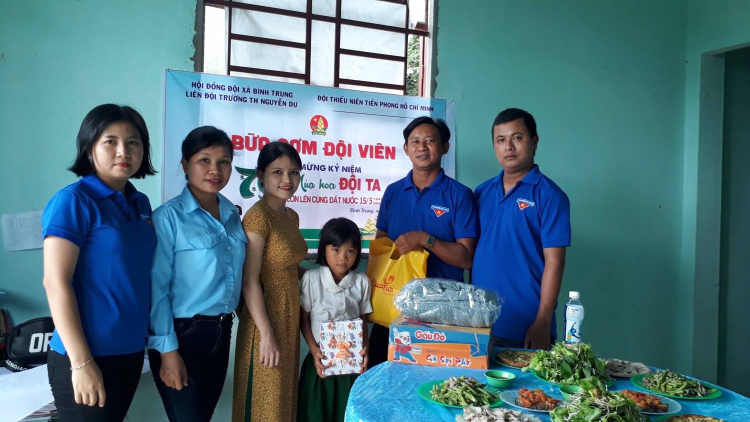 bua com doi vien 2