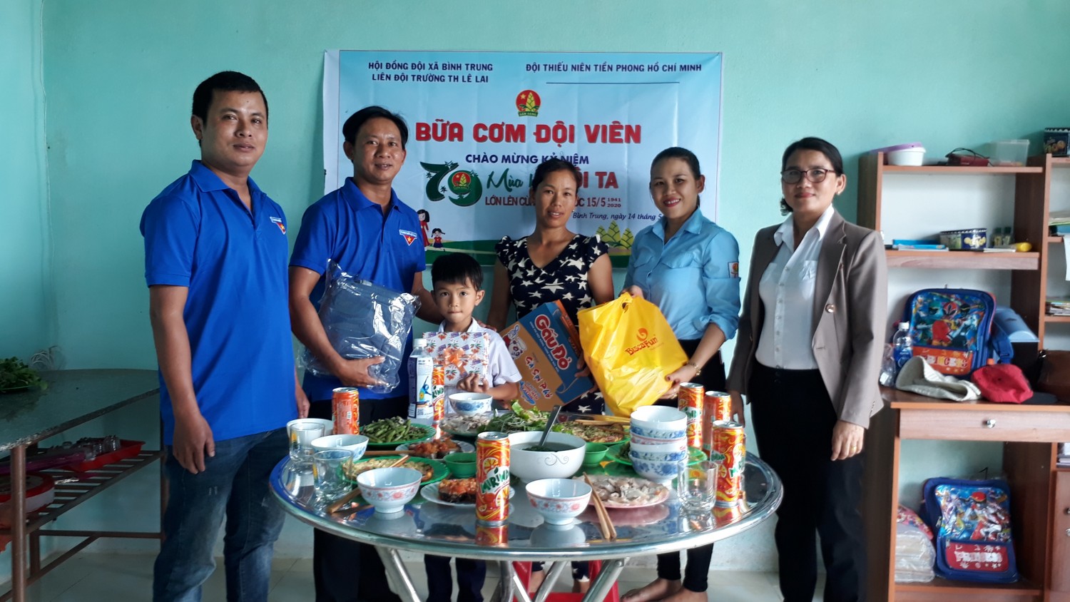 bua com doi vien