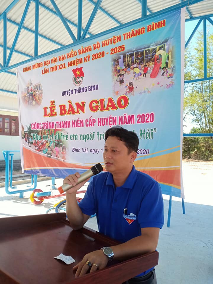 Đ/c Nguyễn Cao Cường - Bí thư Huyện đoàn phát biểu tại lễ bàn giao