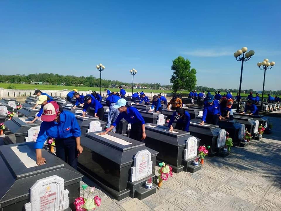 ĐVTN ra quân đồng loạt Ngày chủ nhật xanh