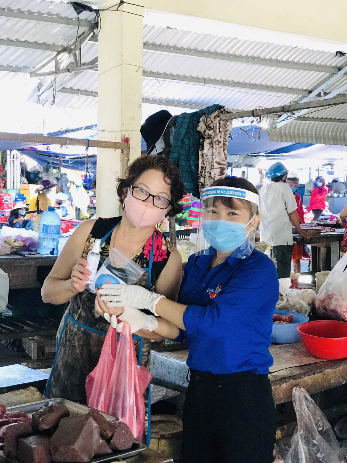 ao xanh hanh dong thang 8 11