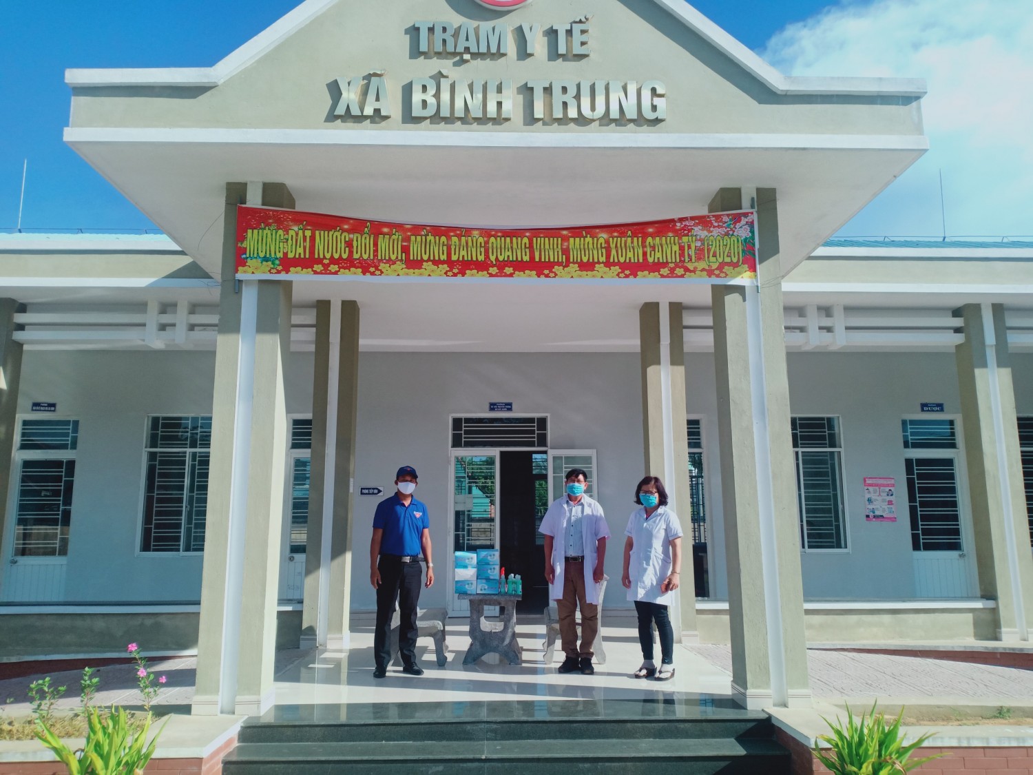 ao xanh hanh dong thang 8 13
