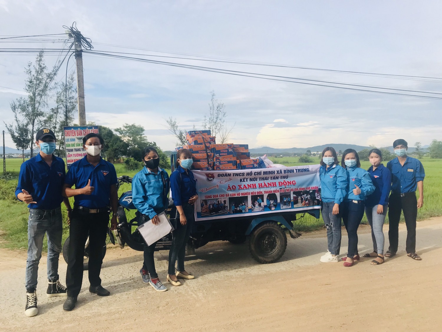 ao xanh hanh dong thang 8 21