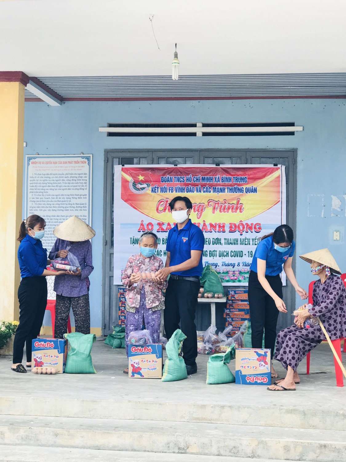 ao xanh hanh dong thang 8 30 1