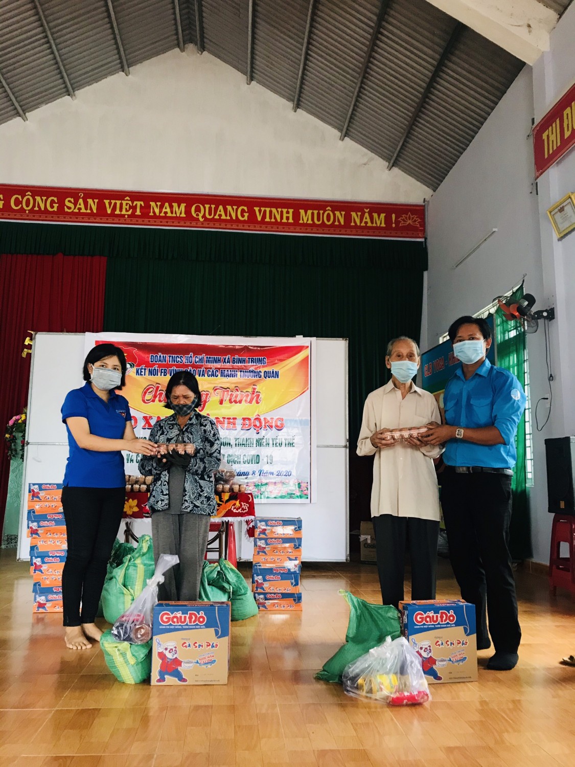 ao xanh hanh dong thang 8 38