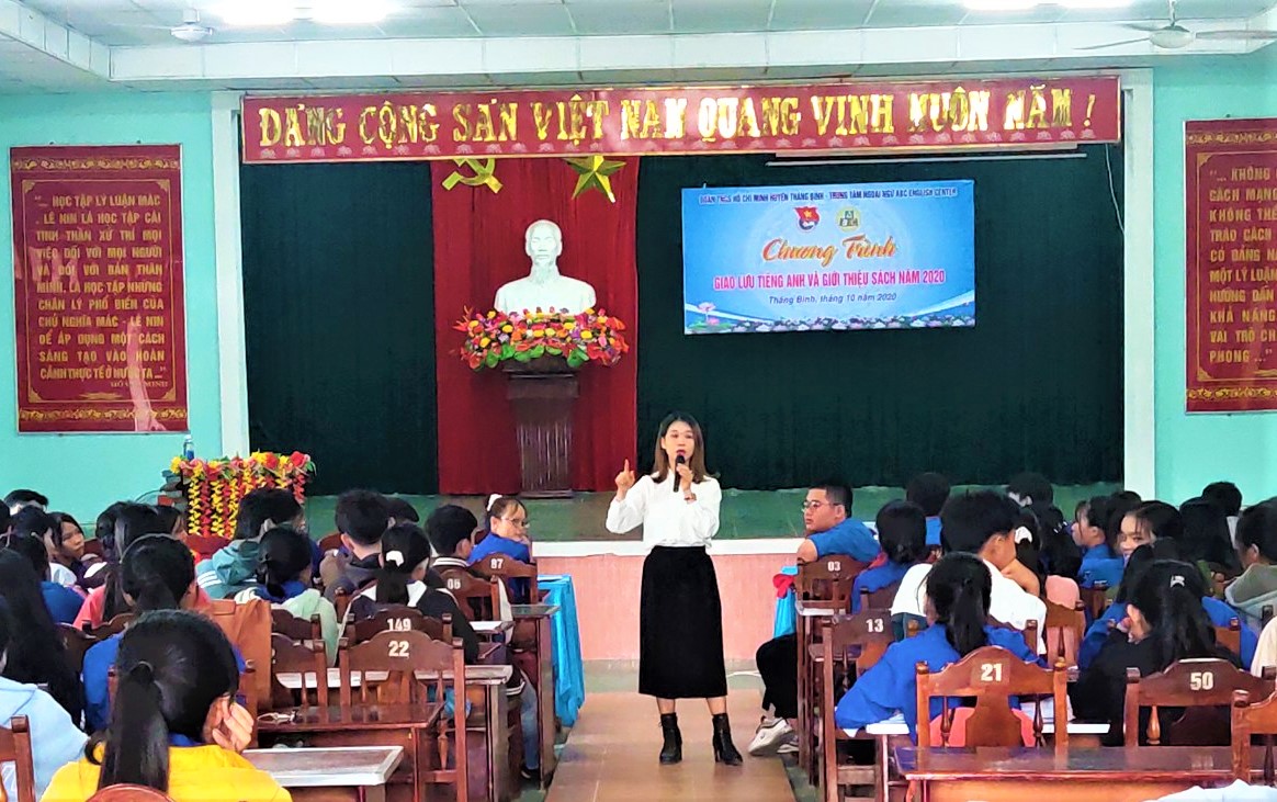 Quang cảnh buổi giao lưu tiếng anh và giới thiệu sách