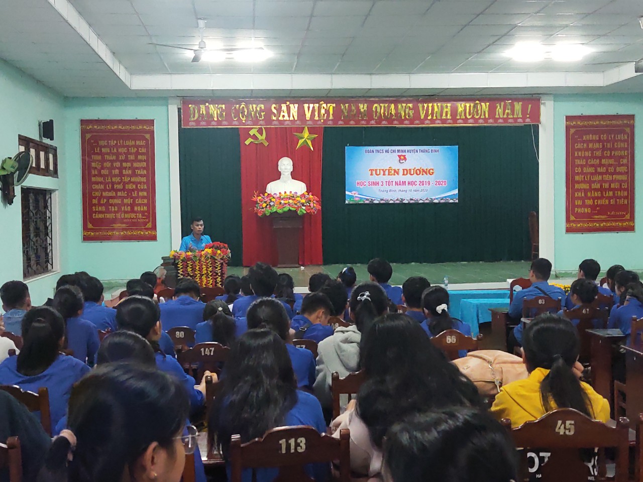 Quang cảnh buổi tuyên dương