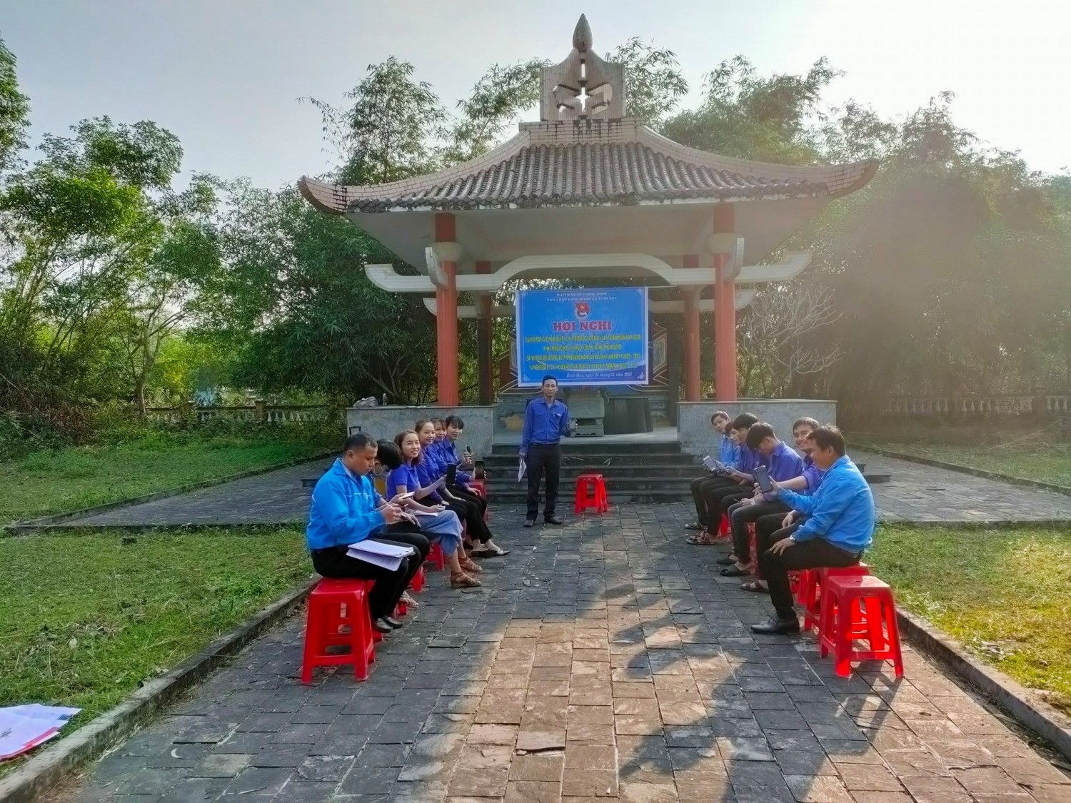 Hình ảnh Đoàn viên thanh niên thi trực tuyến