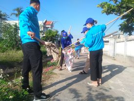 Ra quân dọn vệ sinh các tuyến đường