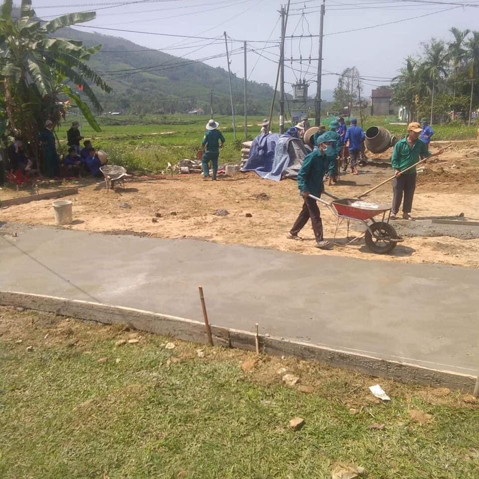 Thi công bê tông sân bóng chuyền tại xã Bình Lãnh