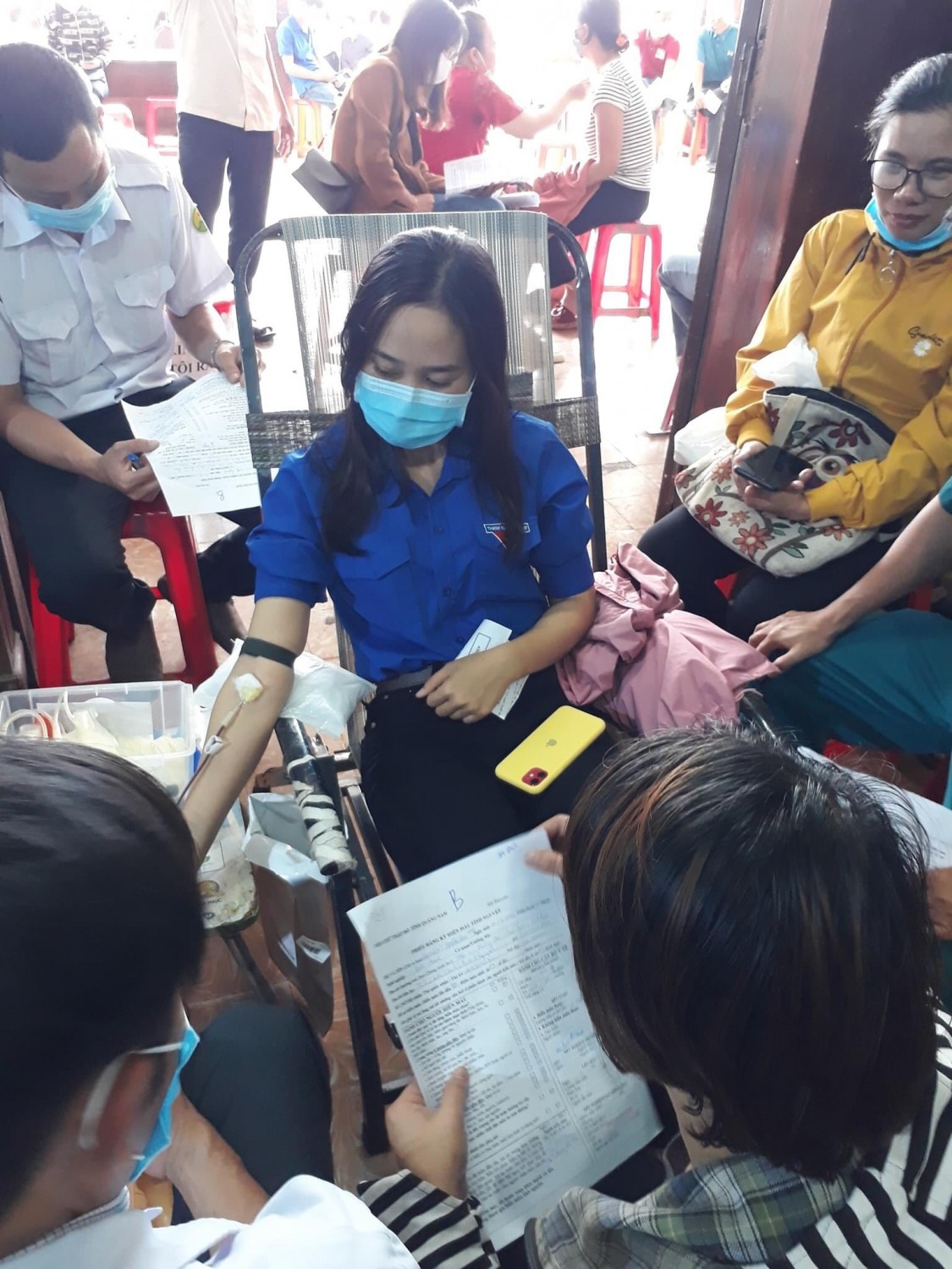 Đoàn viên xã Bình Trung tham gia hiến máu